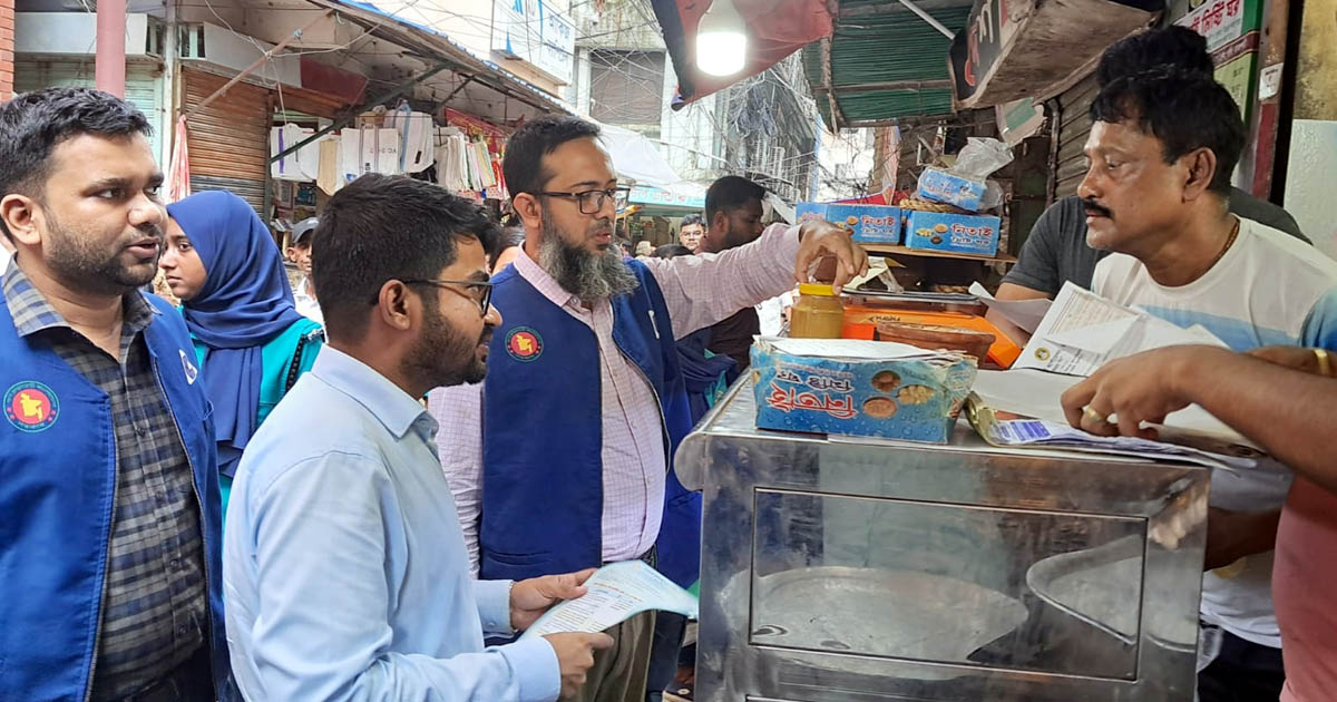 রাজশাহীতে অনুমোদনবিহীন দই-মিষ্টি বিক্রেতাকে জরিমানা