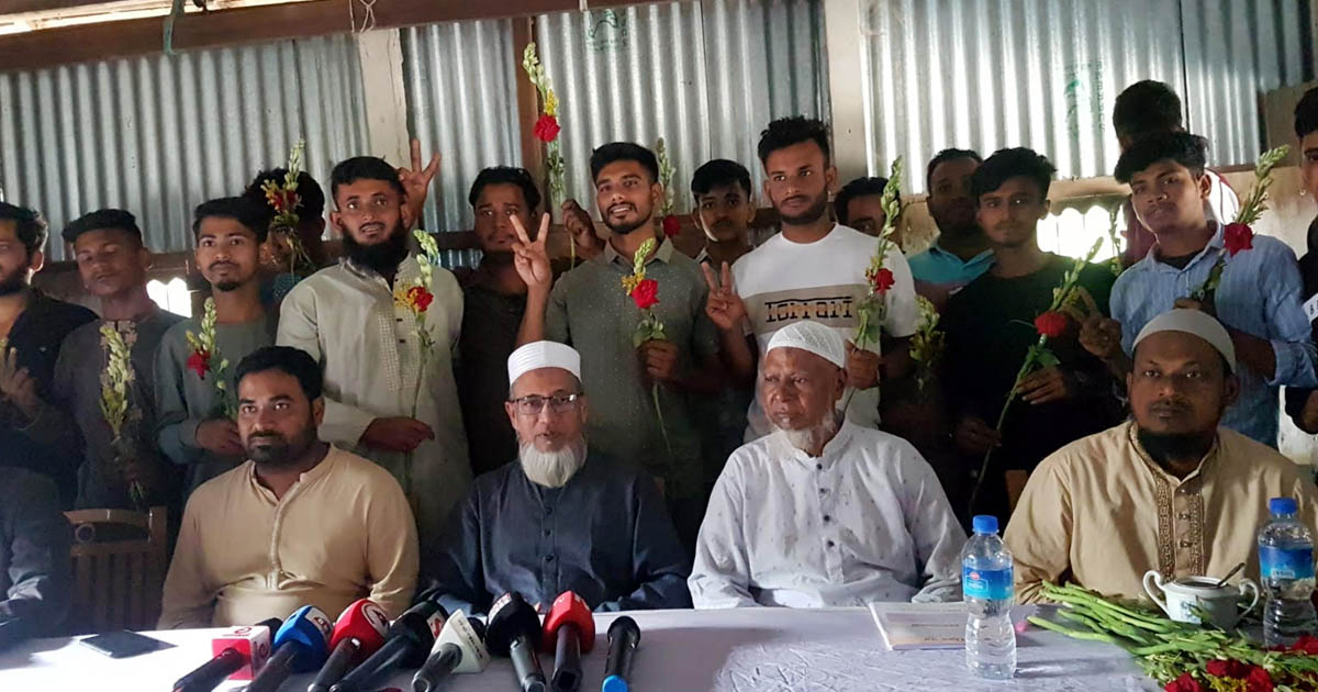 নড়িয়ায় আ. লীগ সমর্থিত ২৫ যুবকের জামায়াতে যোগদান