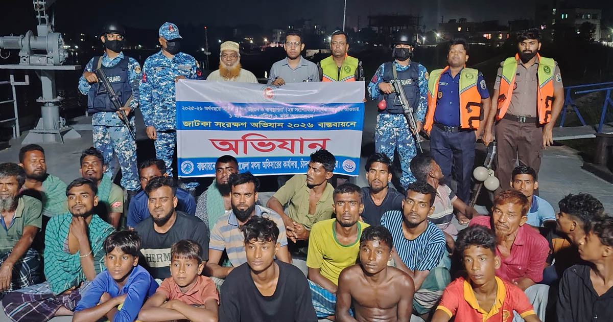 মেঘনায় জাটকা ধরার অপরাধে ২২ জেলে আটক