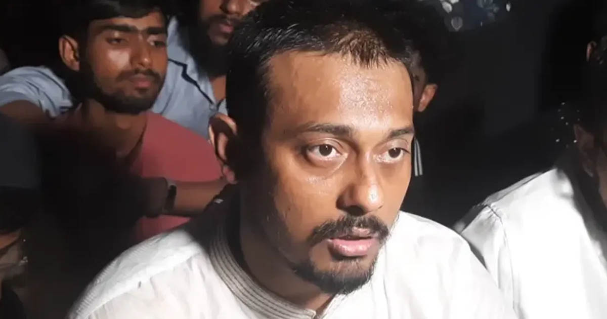 হঠাৎ চোখে অন্ধকার দেখতে শুরু করি
