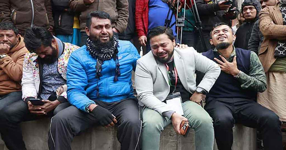 খালেদা জিয়ার মৃত্যুর সংবাদে এভারকেয়ারে কান্নায় ভেঙে পড়লেন নেতাকর্মীরা