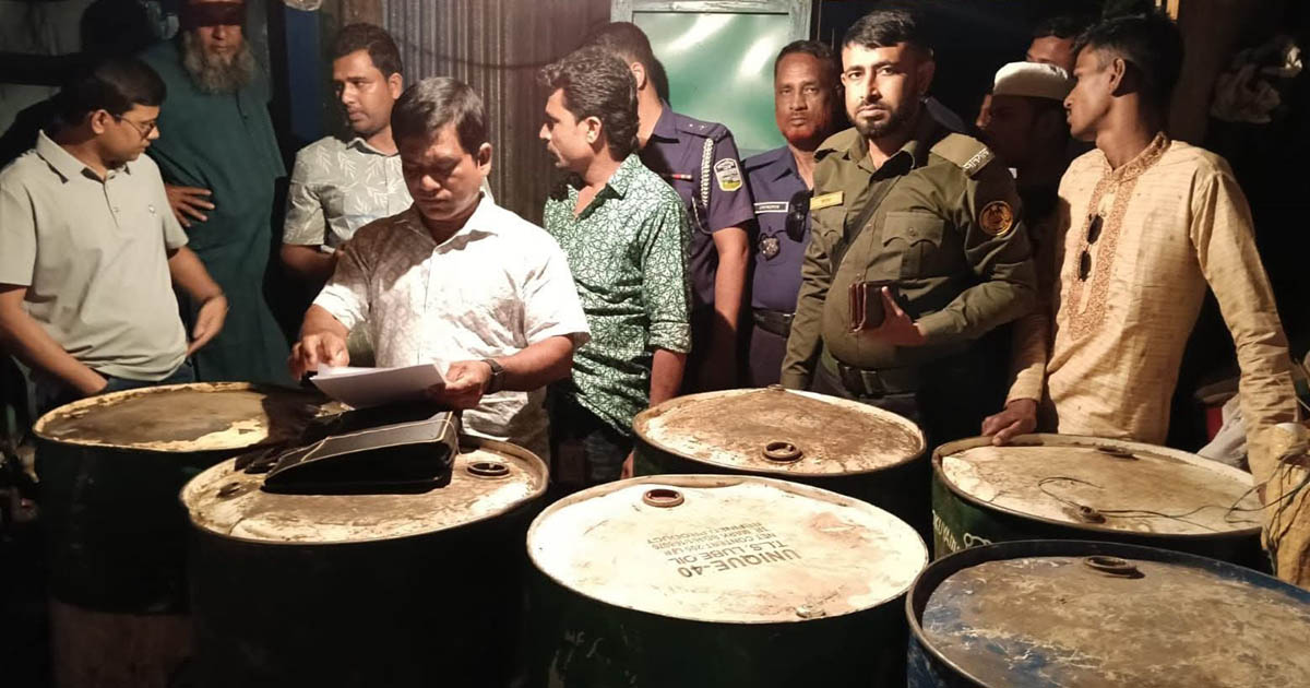 কেন্দুয়ায় অবৈধ ৮০০ লিটার পেট্রোল জব্দ