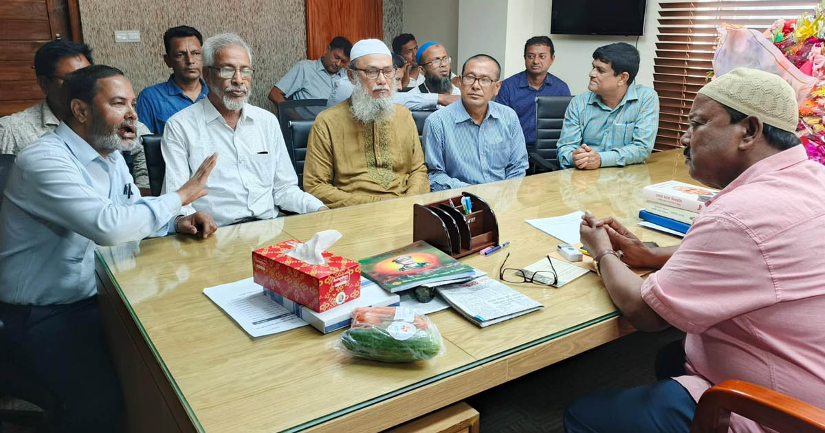দিনাজপুর জেলা পরিষদের নবনিযুক্ত প্রশাসককে আইডিইবি’র ফুলেল শুভেচ্ছা