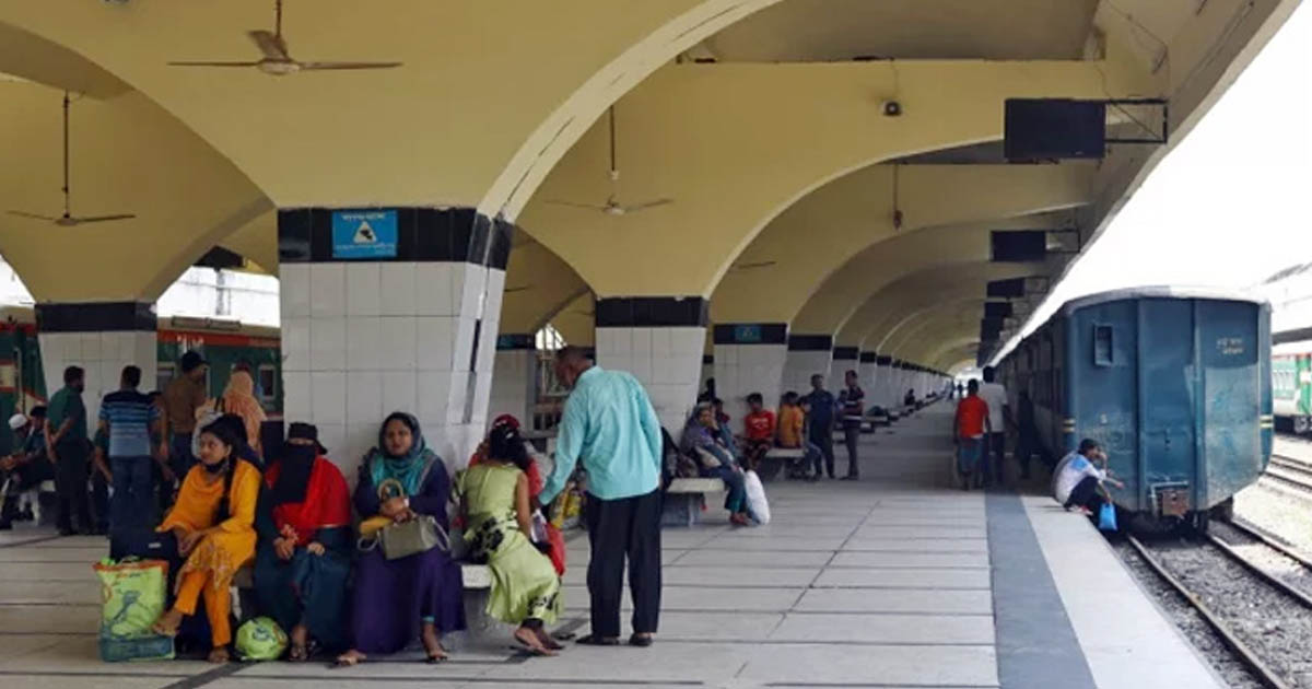 কমলাপুর স্টেশনে ট্রেনে কাটা পড়ে নারীর মৃত্যু