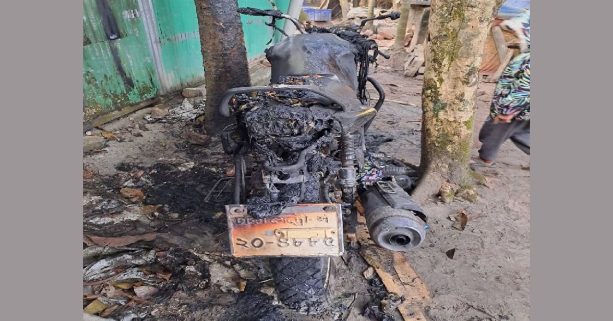 ফরিদগঞ্জে দুর্বৃত্তদের অগ্নিসংযোগে মোটরসাইকেল পুড়ে ছাই