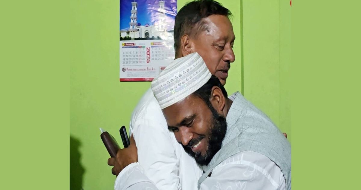 কিশোরগঞ্জ-২ আসনের প্রতিদ্বন্দ্বীর সঙ্গে নবনির্বাচিত এমপির শুভেচ্ছা বিনিময়