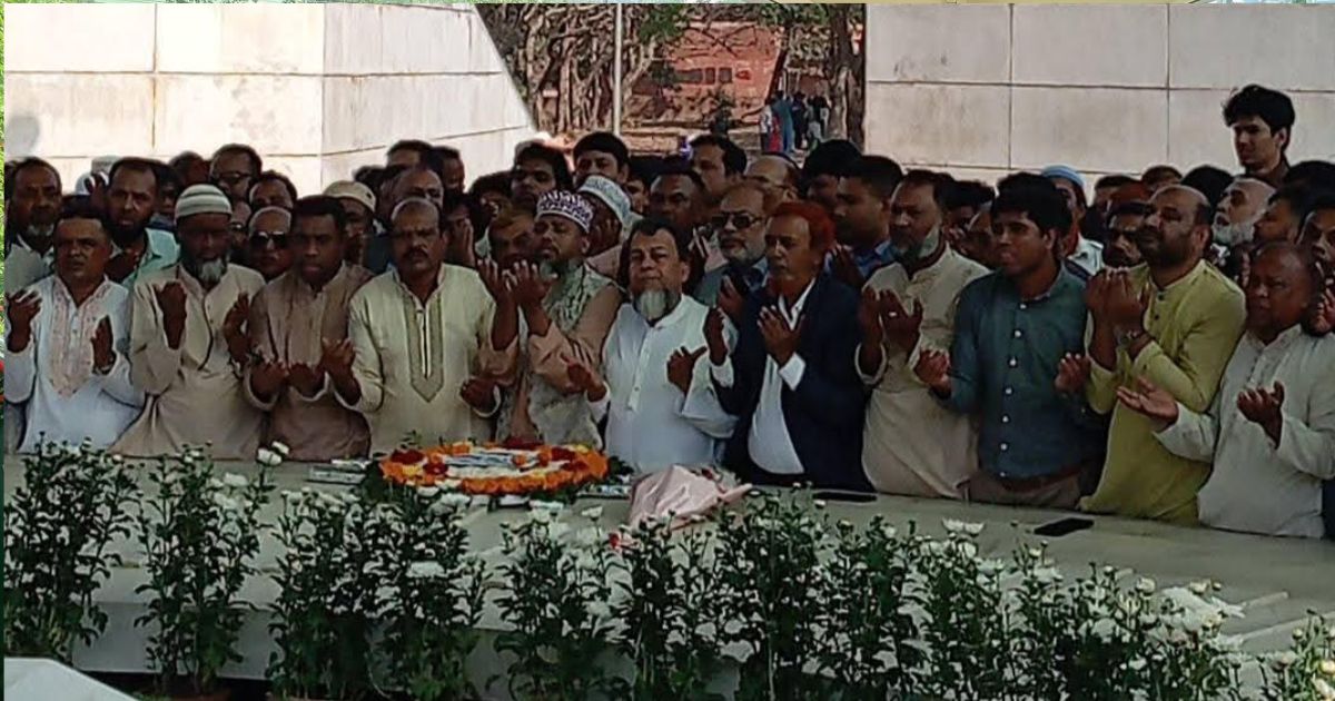 নির্বাচিত হয়ে জিয়াউর রহমান ও খালেদা জিয়ার কবর জিয়ারত করলেন এম এ হান্নান