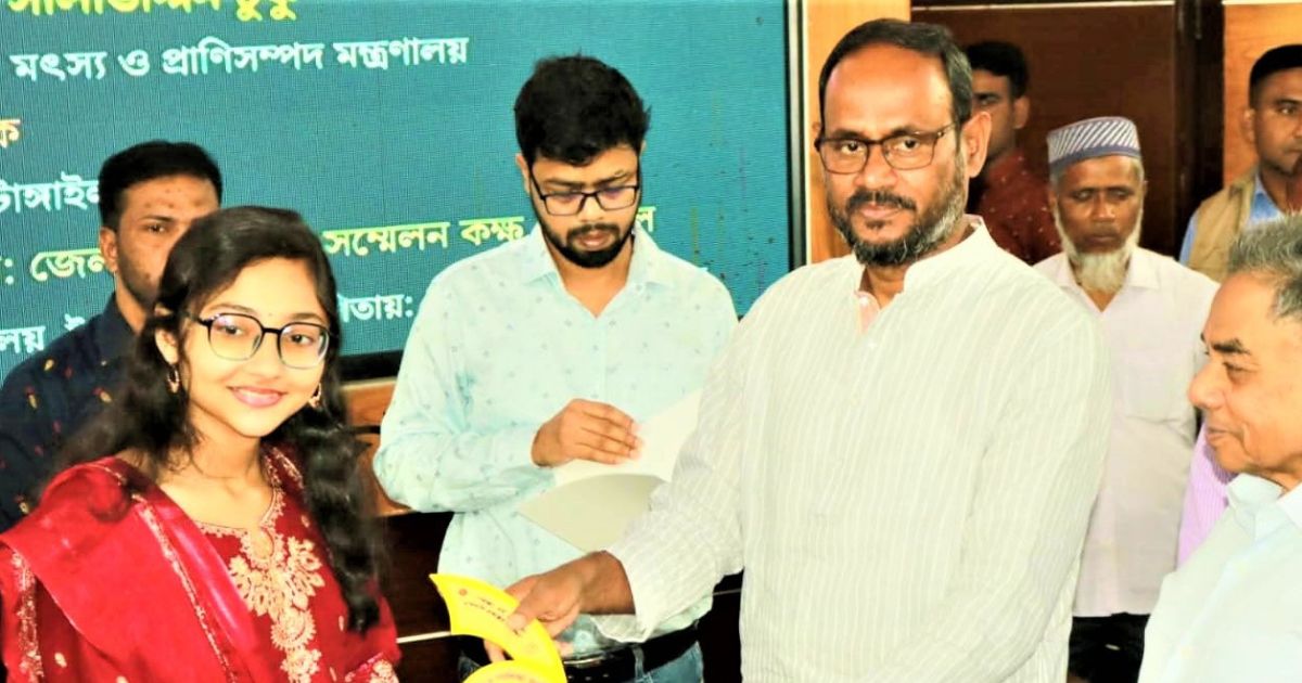 প্রাথমিকের চাকরি আরও সম্মানজনক করতে কাজ করছে সরকার