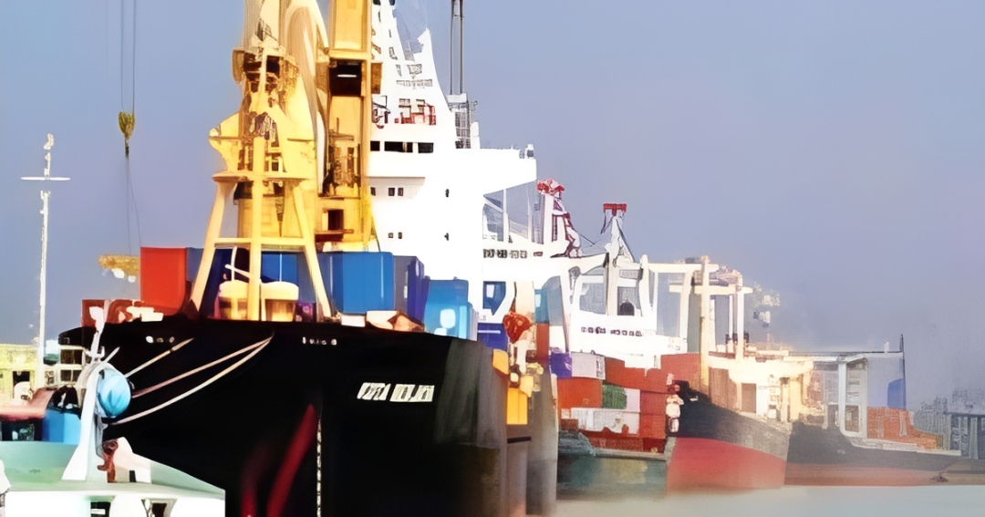 চট্টগ্রাম বন্দরে এসে পৌঁছেছে জ্বালানিবাহী ৮ জাহাজ, সরবরাহে স্বস্তি