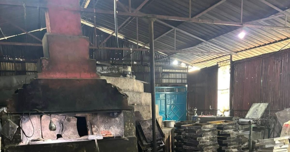কালিয়াকৈরে নিরাপদ খাদ্য কর্তৃপক্ষের অভিযান, অস্বাস্থ্যকর উপকরণ জব্দ ও ধ্বংস