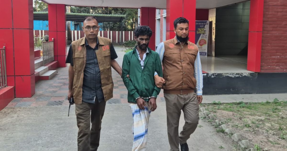 রাজবাড়ীতে বিদেশি পিস্তল-গুলিসহ অস্ত্র ব্যবসায়ী আটক