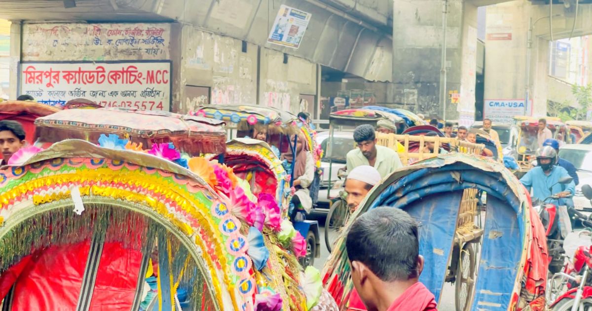 ঢাকার রাজপথ যেন বিশৃঙ্খলার চারণভূমি: বৈধ করদাতাদের আর্তনাদ ও অবৈধ যানের দাপট