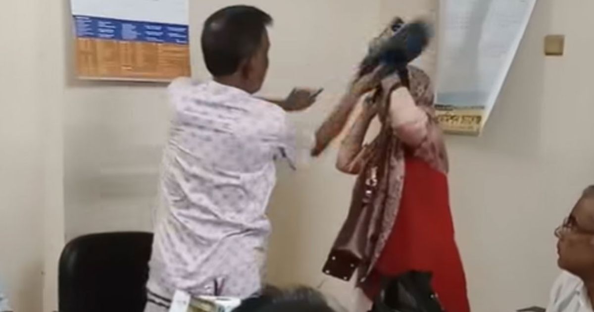 কলেজে মারামারির ঘটনায় সেই শিক্ষিকা বরখাস্ত