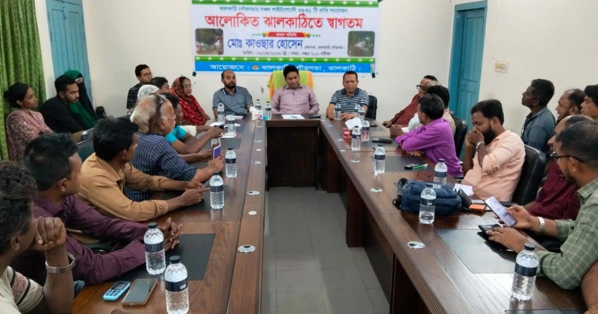 সড়কবাতিতে আলোকিত হচ্ছে ঝালকাঠি পৌর শহর