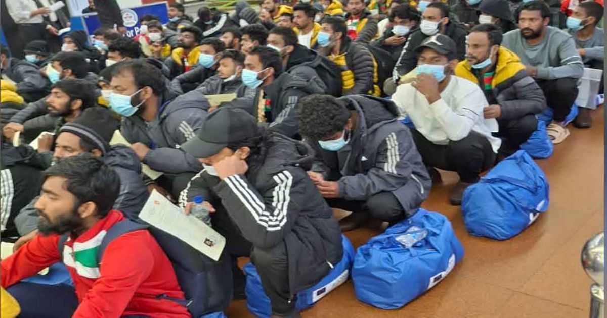 লিবিয়া থেকে ফিরলেন ১৭৪ বাংলাদেশি