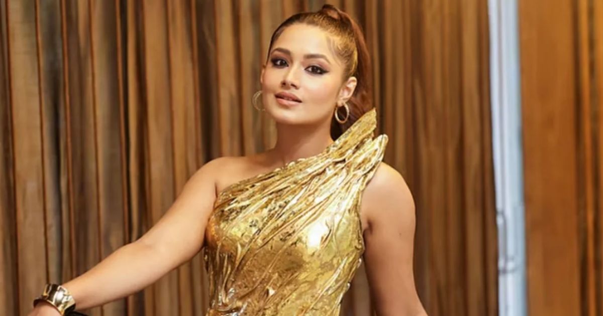 বাবার সঙ্গে লড়াই করে আমাকে নাচ-গানে দিয়েছিলেন মা