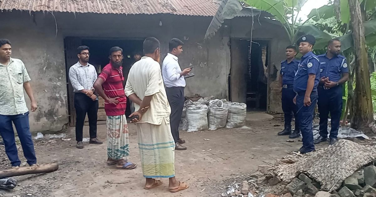 নাজিরপুরে অবৈধ বেকারি কারখানায় অভিযান