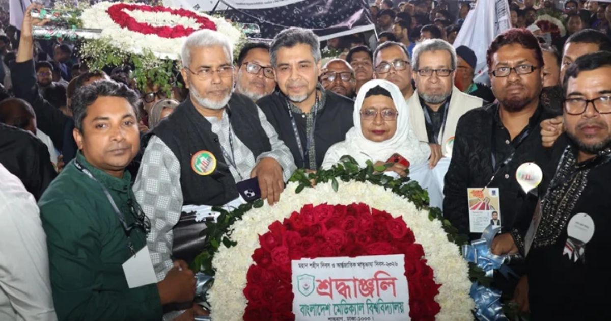 শহীদ দিবস ও আন্তর্জাতিক মাতৃভাষা দিবসে কেন্দ্রীয় শহীদ মিনারে বিএমইউ’র শ্রদ্ধাঞ্জলি