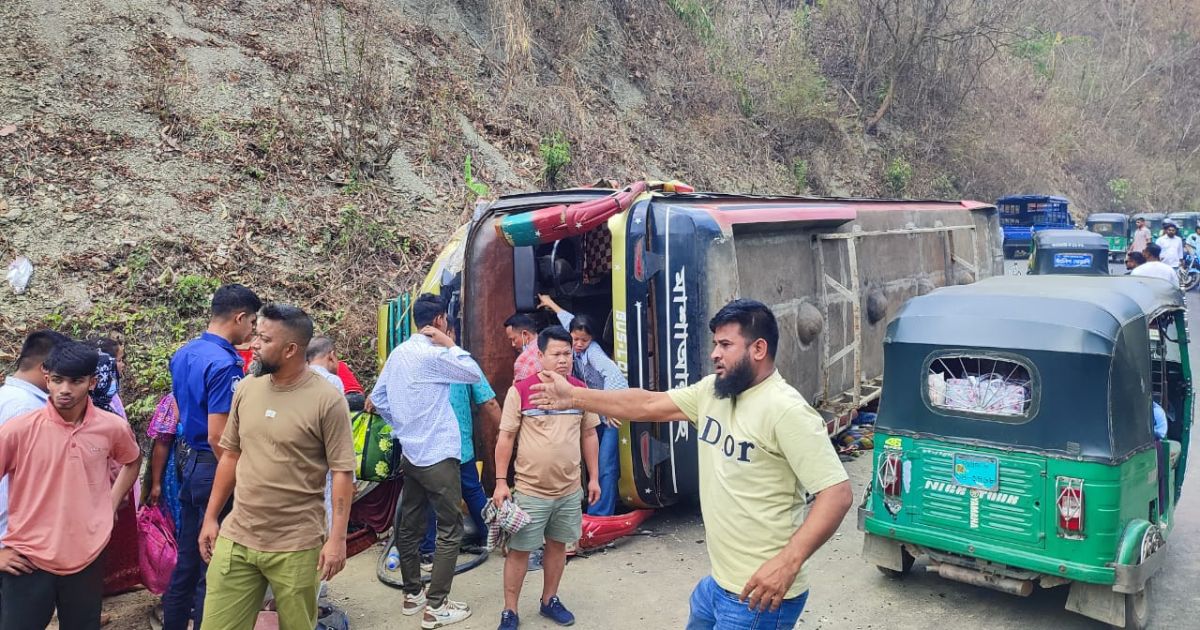 রাঙামাটিতে যাত্রীবাহী বাস উল্টে আহত ১৯