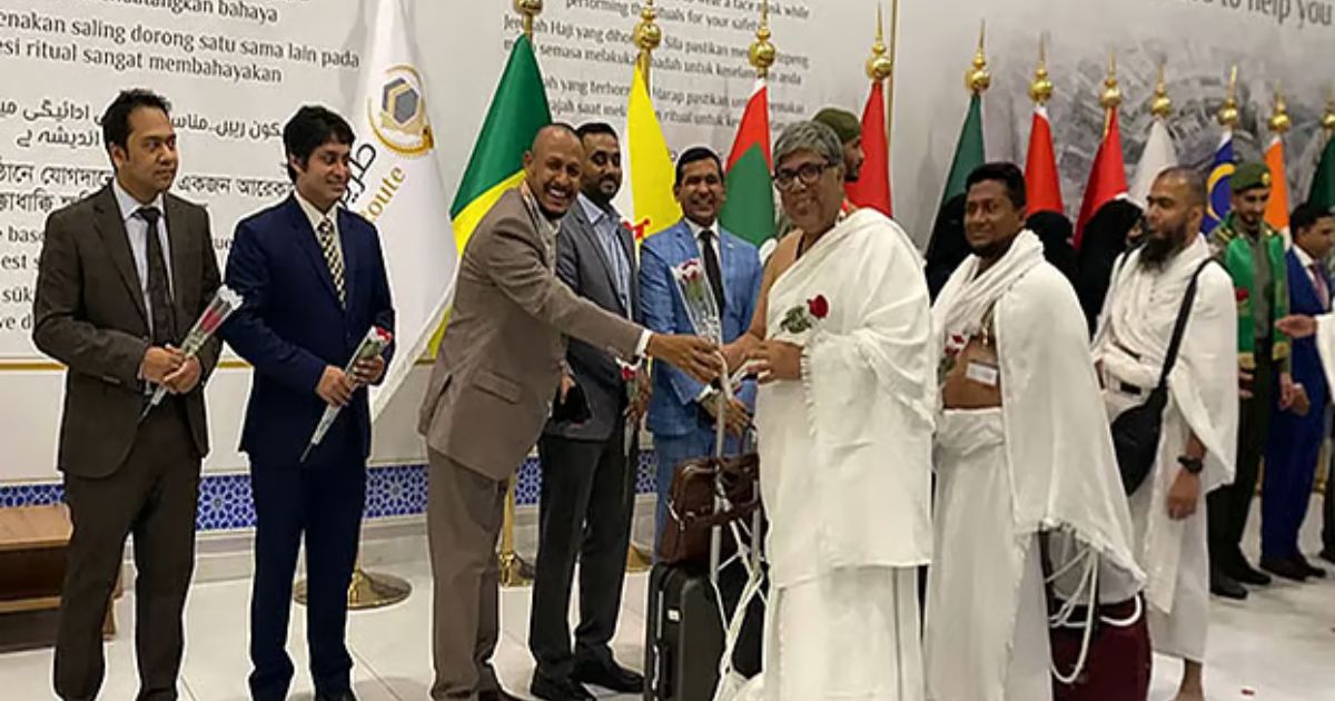 জেদ্দায় অবতরণ করল ২০২৬ সালের বাংলার প্রথম হজ ফ্লাইট