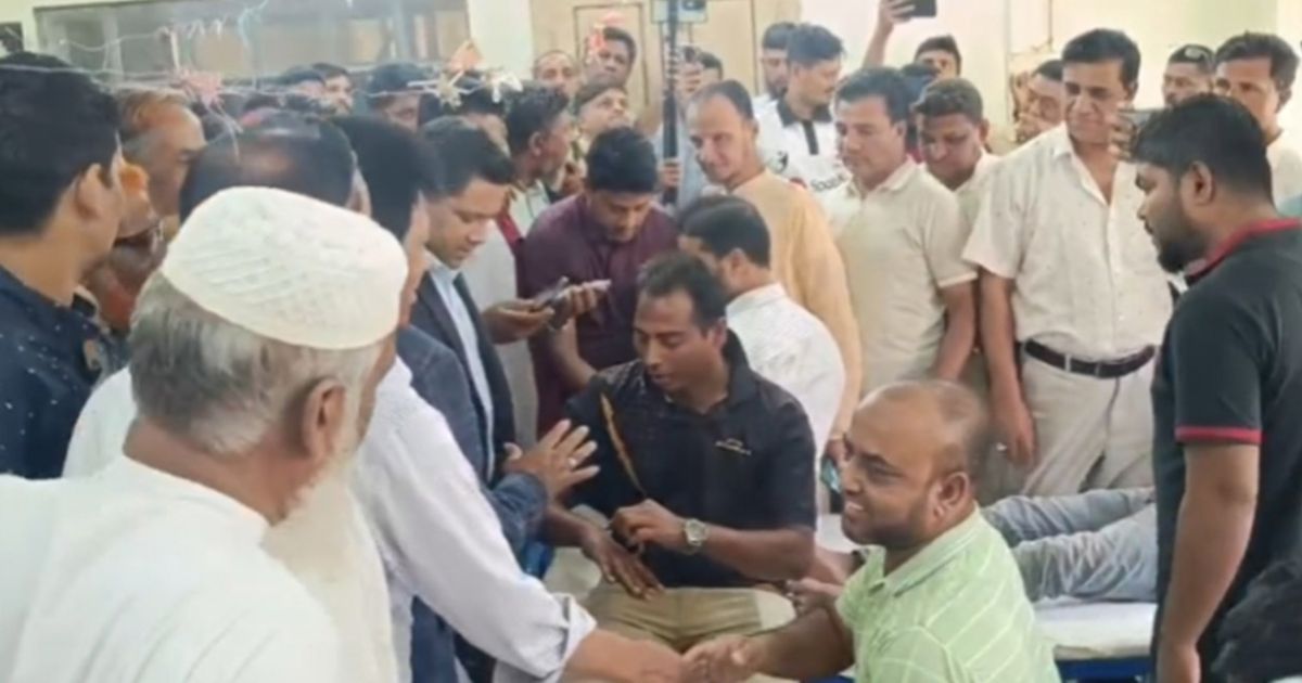 এমপি আসার খবরে রোগীদের সরিয়ে হাসপাতালের বেডে নেতাকর্মীদের ভর্তি