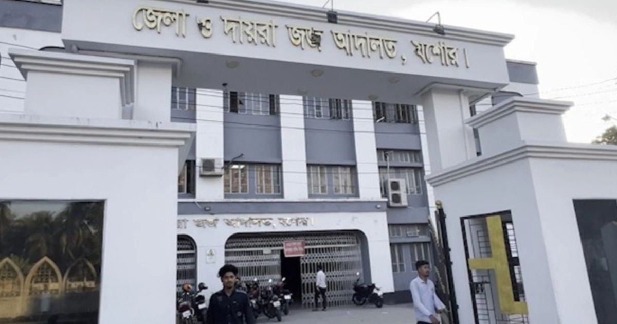 যশোর জেলা আদালতে ভারপ্রাপ্ত জজের ওপর আইনজীবীদের অনাস্থা, আদালত মুলতবি