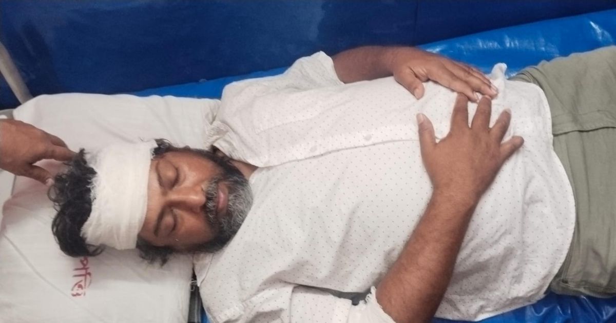 যুবদল নেতার নেতৃত্বে প্রেসক্লাবে ঢুকে সভাপতির উপর হামলা 