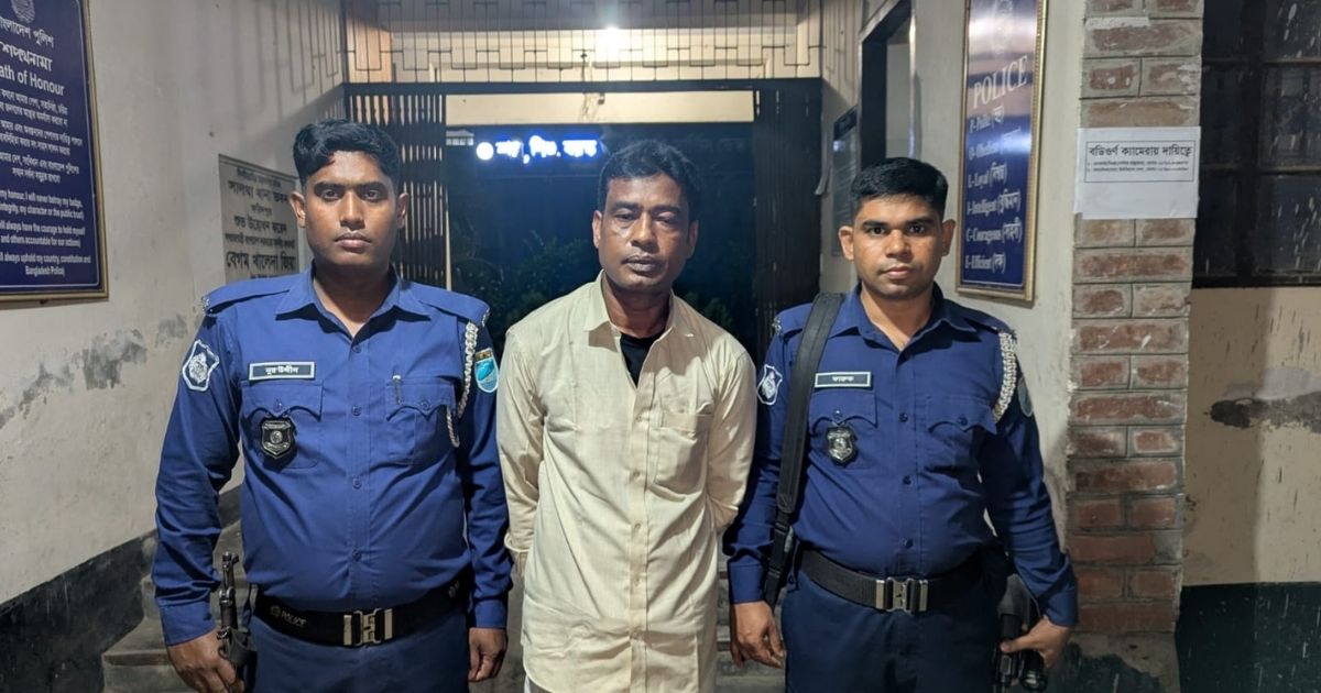 সালথায় হাত-পা বেঁধে স্ত্রী-সন্তানকে নির্যাতনের ঘটনায় সেই মাদককারবারি গ্রেপ্তার