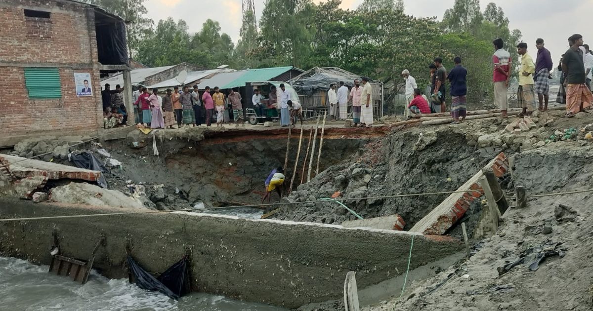 পেকুয়ায় জোয়ারের পানির ধাক্কায় বিধ্বস্ত স্লুইসগেট