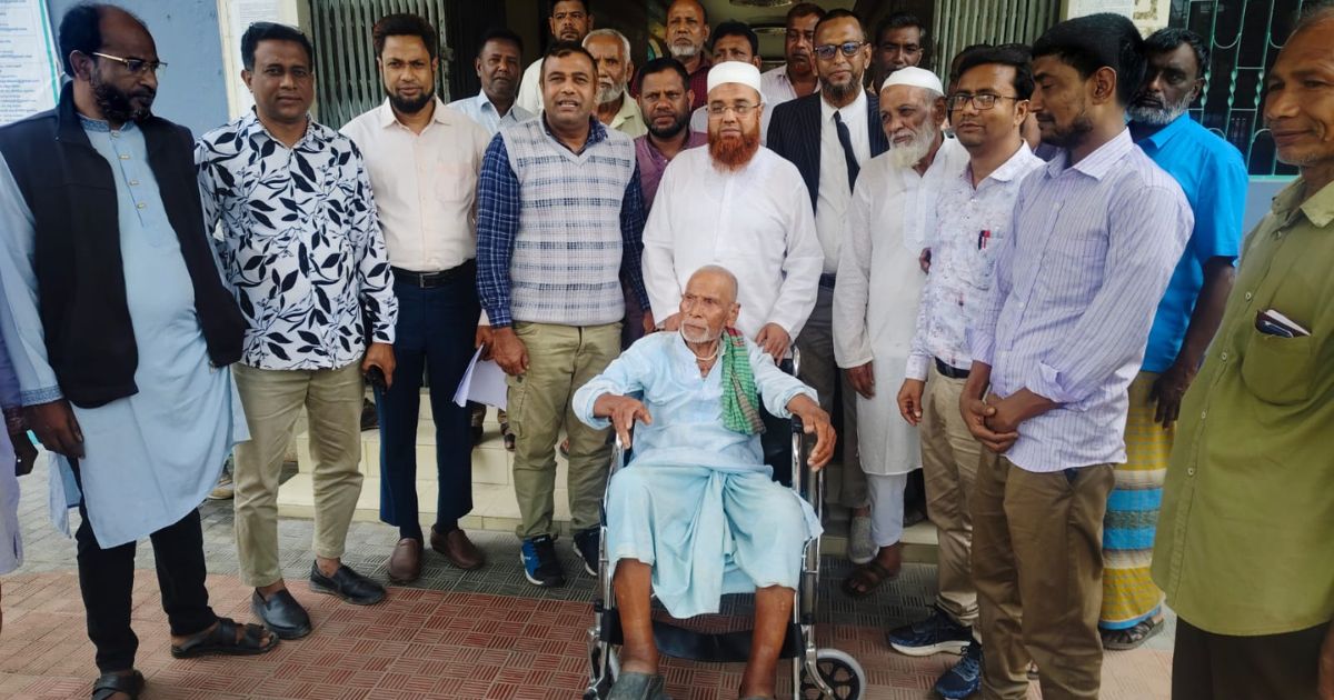 কুড়িগ্রামে অসহায় ও প্রতিবন্ধীদের মাঝে হুইলচেয়ার বিতরণ
