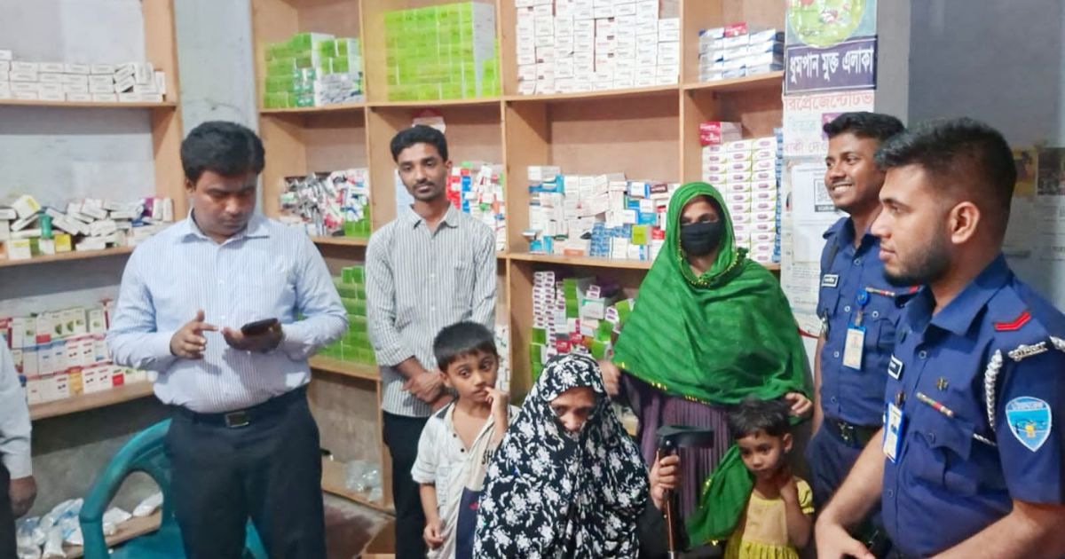 ফার্মেসিতে বসে ভুয়া চিকিৎসা, চাঁদপুরে ৩ প্রতিষ্ঠানকে জরিমানা