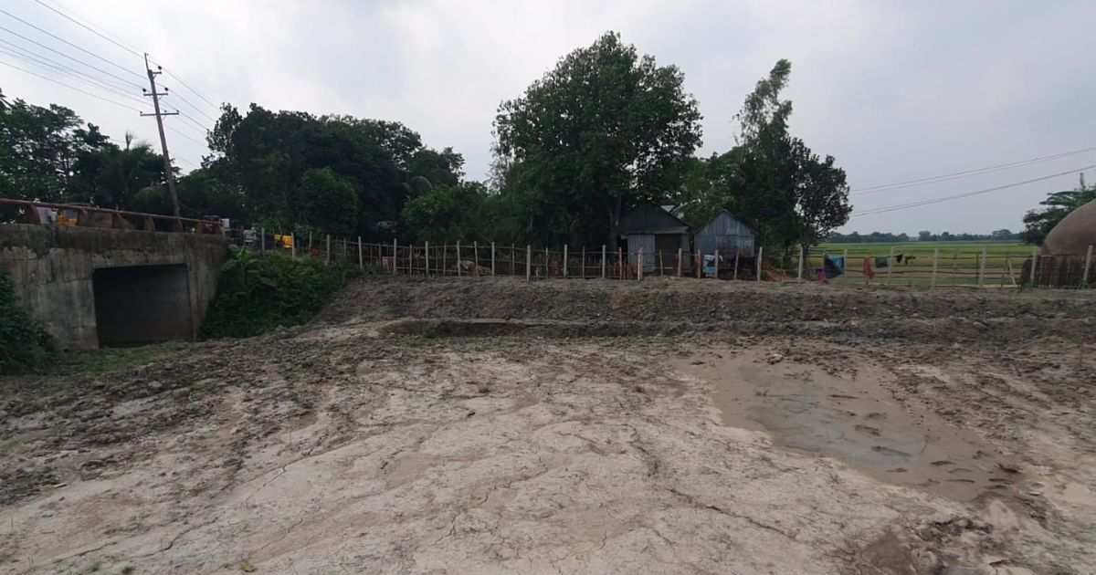 সরকারি জমি দখল করে খাল ভরাট, দুর্ভোগে গ্রামবাসী