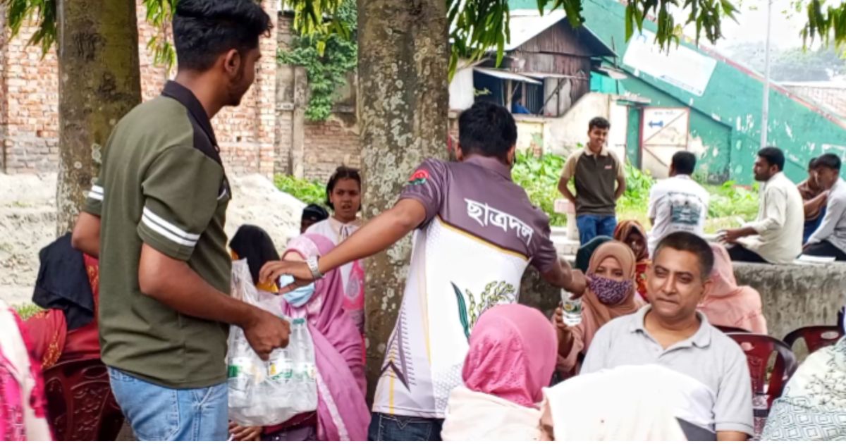 কুড়িগ্রামে পরীক্ষার্থীদের অভিভাবকদের স্বস্তি দিতে ছাত্রদলের মানবিক উদ্যোগ