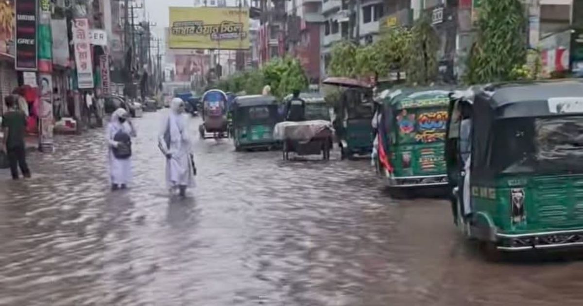ফেনীতে মৌসুমের প্রথম ভারী বৃষ্টিতে জলাবদ্ধতা