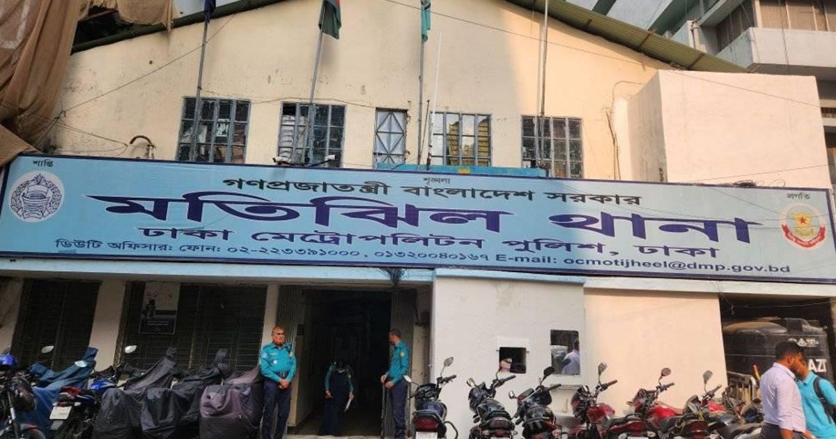 মতিঝিলে ট্রাকের ধাক্কায় ভ্যানচালকসহ নিহত ২