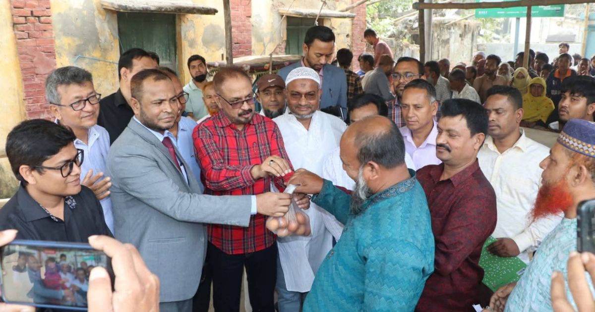 ময়মনসিংহে সুলভ মূল্যে গরুর মাংস ও ডিম বিক্রি শুরু