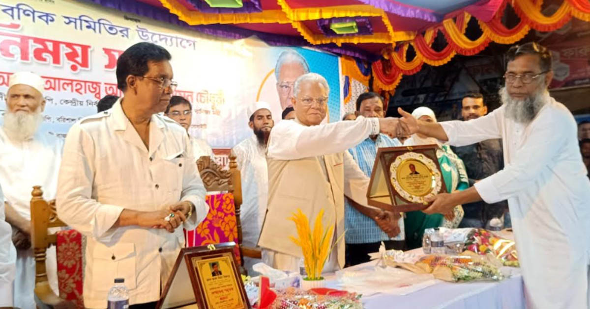 মির্জাগঞ্জে সাবেক স্বরাষ্ট্রমন্ত্রীর সাথে ব্যবসায়ীদের মতবিনিময়