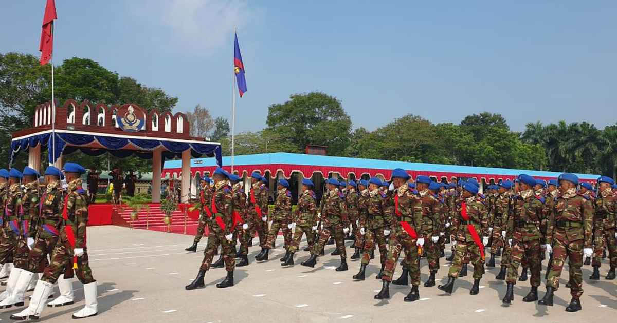 নাটোরে ইঞ্জিনিয়ার্স কোরের রিক্রুট ব্যাচের কুচকাওয়াজে সেনাবাহিনী প্রধান