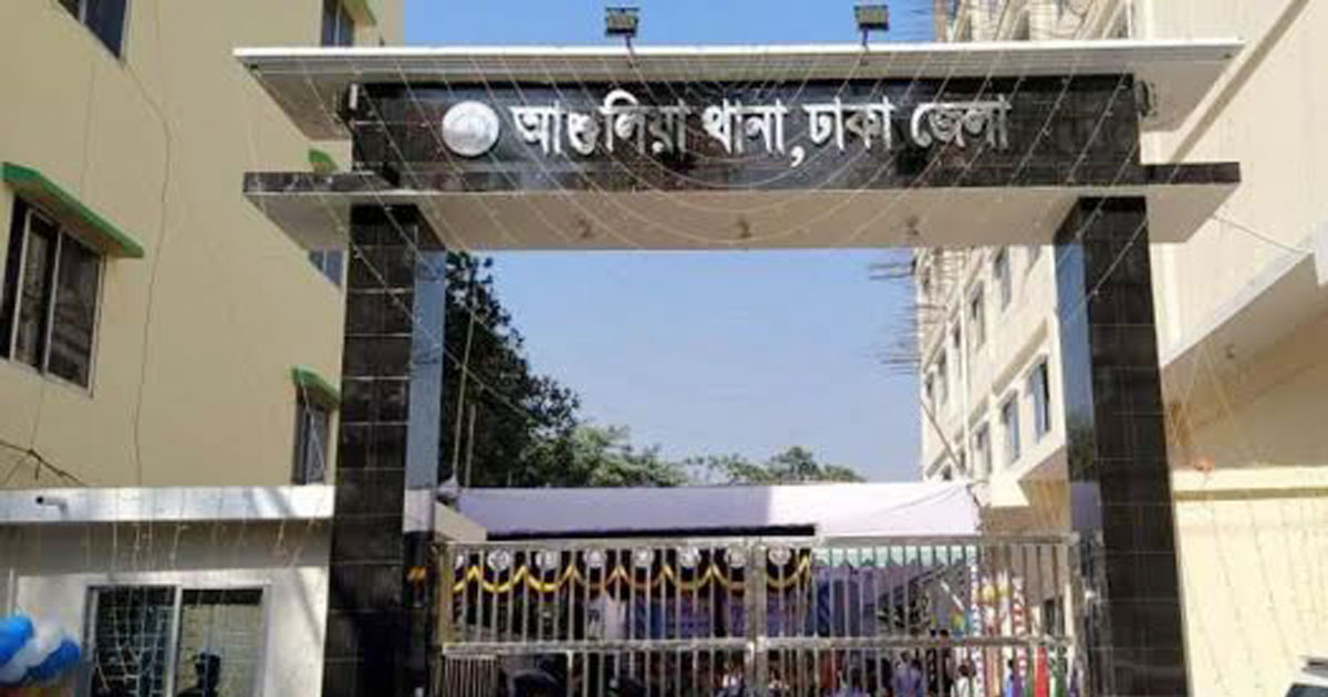 আশুলিয়ায় ডিবির অভিযান: বিপুল পরিমাণ চোলাই মদসহ ৩ মাদক কারবারি গ্রেপ্তার