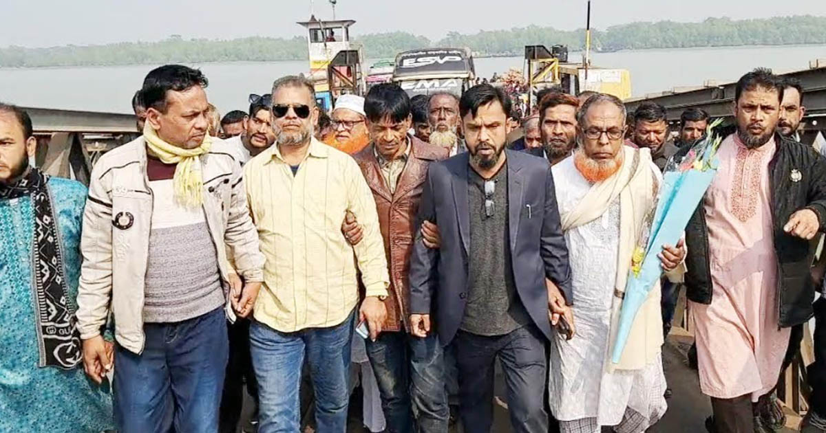 বাগেরহাটে কেন্দ্রীয় মুক্তিযোদ্ধা প্রজন্ম দলের ৩১ দফার লিফলেট বিতরণ