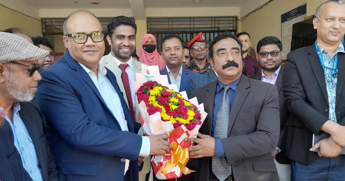বাহুবলে সরকারি কর্মকর্তাদের সাথে বিভাগীয় কমিশনারের মতবিনিময়