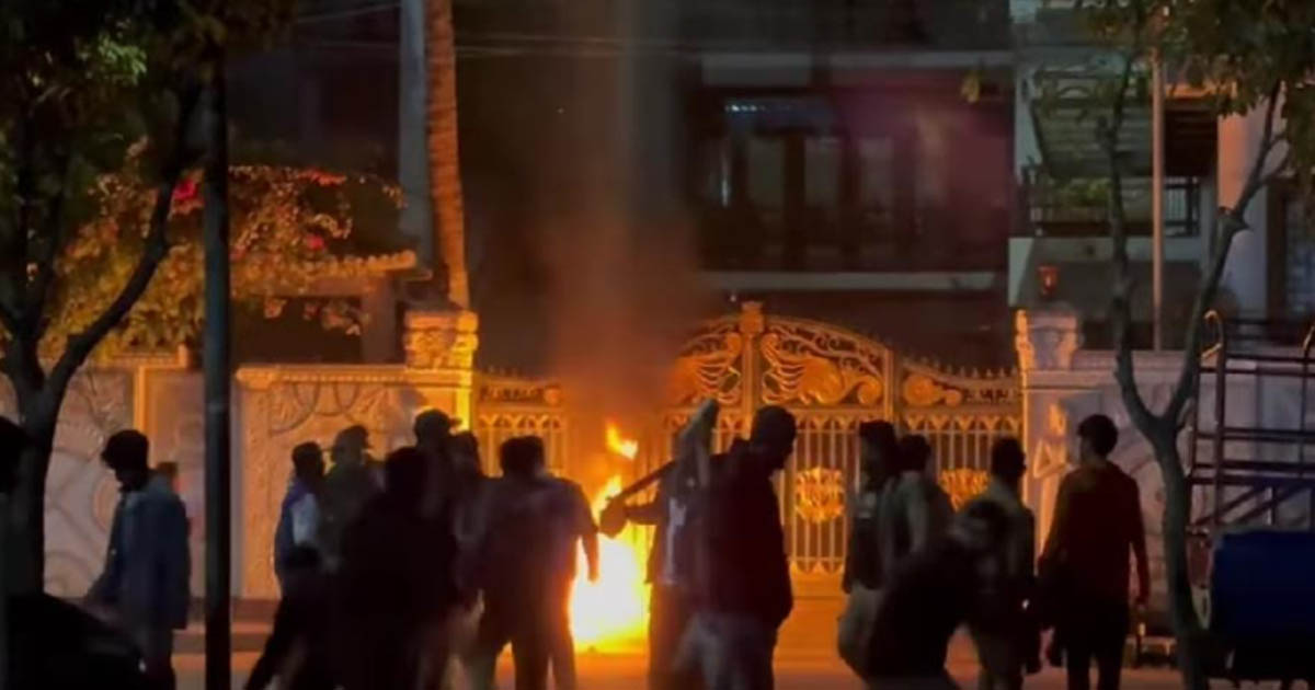 বান্দরবানে সাবেক মন্ত্রী বীর বাহাদুরের বাসভবনে অগ্নিসংযোগ