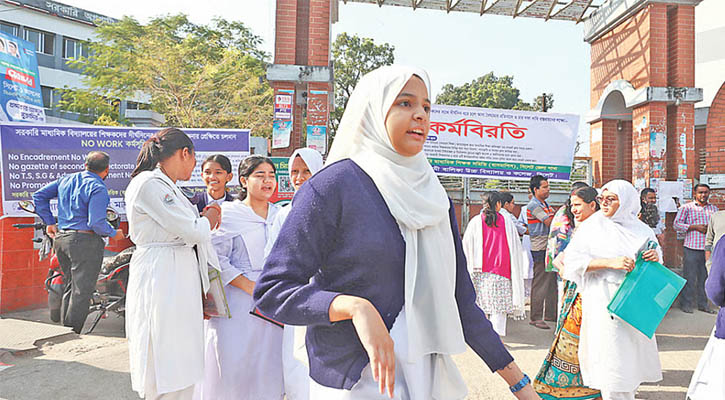 সরকারি মাধ্যমিক শিক্ষকদের কর্মবিরতি স্থগিত, বুধবার থেকে পরীক্ষা শুরু