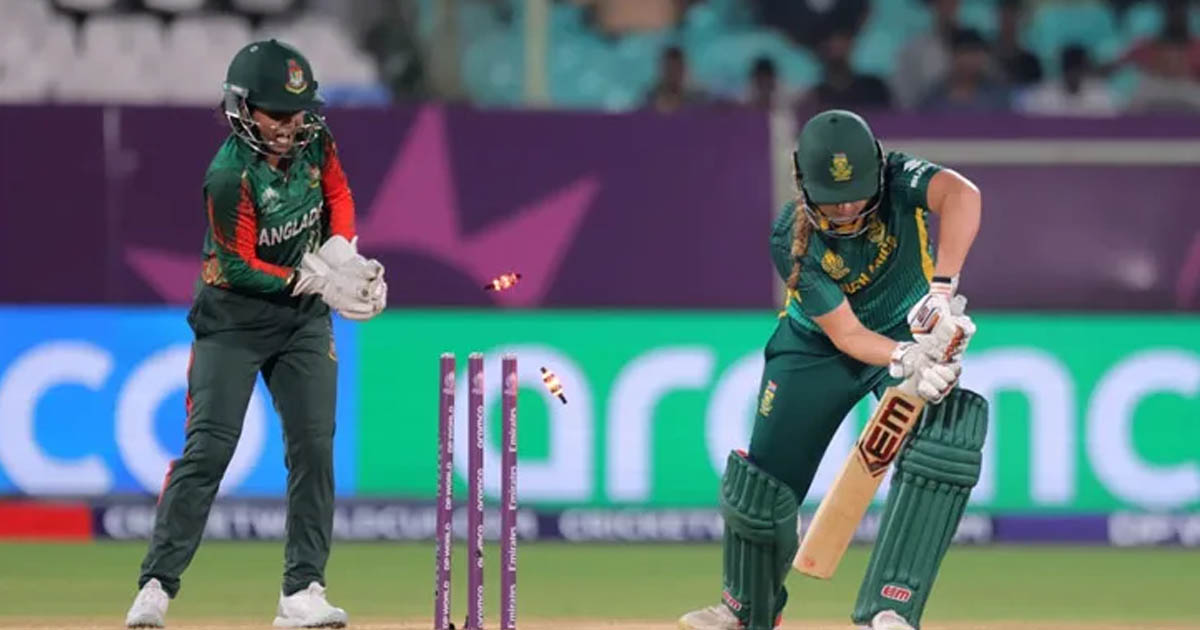 রোমাঞ্চকর লড়াইয়ে শেষ ওভারে হারল বাংলাদেশ