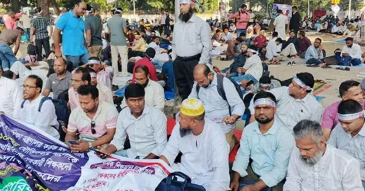 প্রাথমিক শিক্ষকদের অনির্দিষ্টকালের কর্মবিরতি ঘোষণা