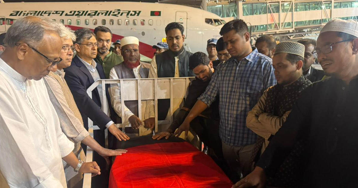নীরব রাত ভেঙে ঢাকায় ফিরলেন ওসমান হাদি