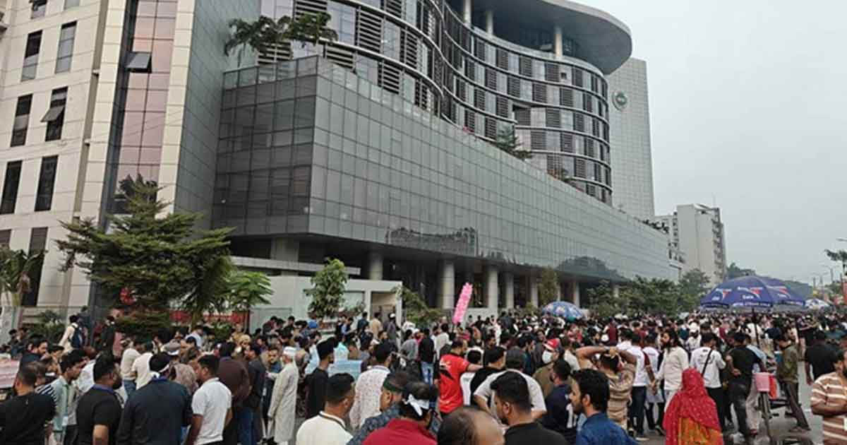 বিটিআরসি ভবন ভাঙচুর, ৬০০ জনের নামে মামলা
