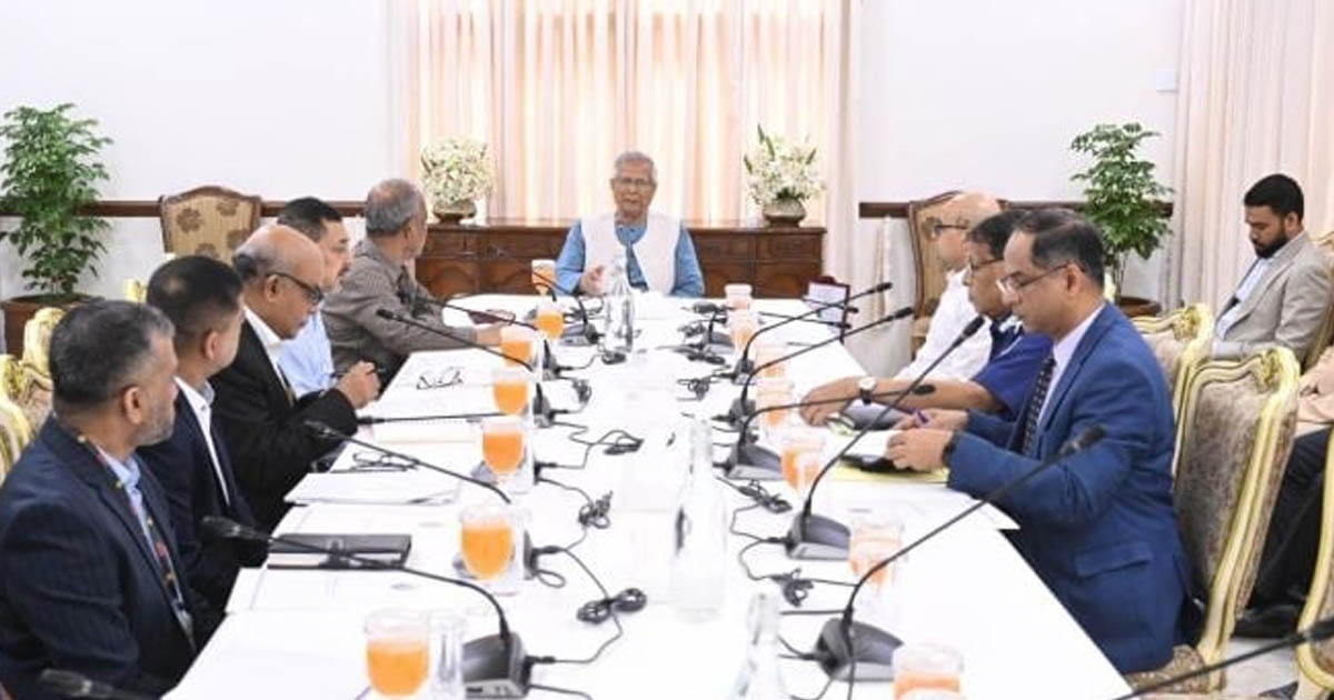 নির্বাচনে স্বচ্ছতা নিশ্চিতে দ্রুত বডি-ওর্ন ক্যামেরা কেনার নির্দেশ প্রধান উপদেষ্টার