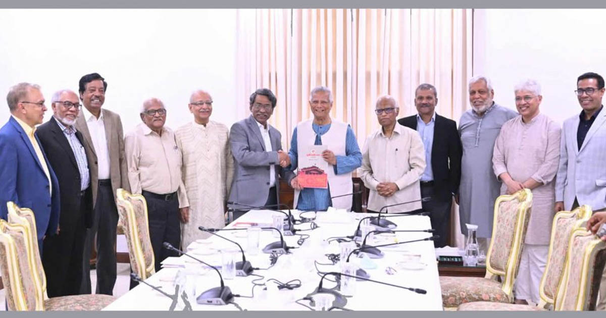 জুলাই সনদ বাস্তবায়নে ১০ ধাপের রোডম্যাপ: প্রধান উপদেষ্টার হাতে কমিশনের খসড়া