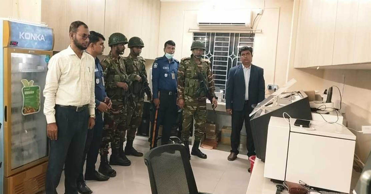 হাজীগঞ্জে খাদ্য ও চিকিৎসাসেবায় অনিয়ম: চার প্রতিষ্ঠানে ৮০ হাজার টাকা জরিমানা